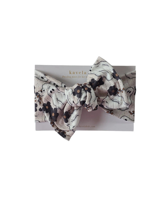 Ghostly garden | sweet ghost & dark florals